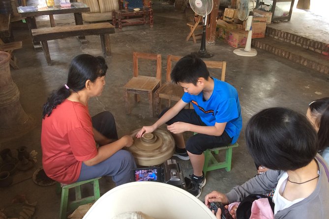 Borobudur: Village Tour with Pottery and Tofu Making - Tofu and local snacks: how food fits the craft story