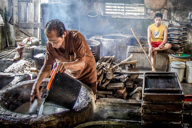 Borobudur: Village Tour with Pottery and Tofu Making - Gerabah Klipoh pottery workshop: where you actually make something