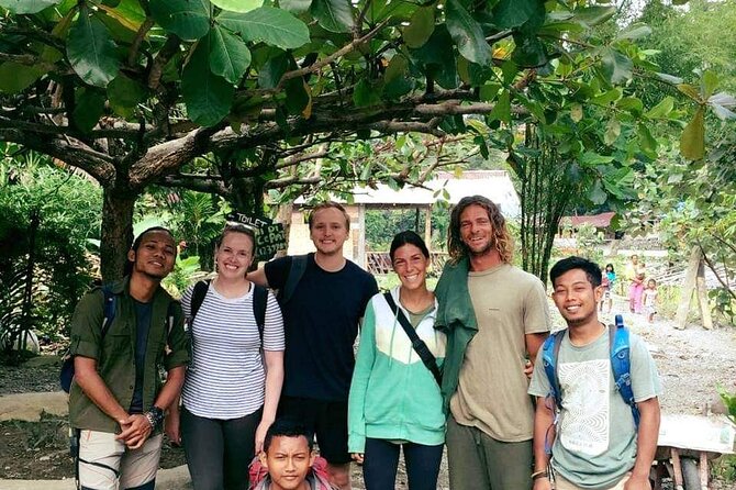 Bukit lawang tour 3days-2 night jungle trekking including rafting - Guide team and group size: why the people matter on this trek