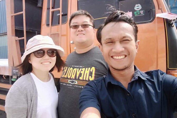 City Tour Jakarta with Private Guide - Why a Private Jakarta Guide Beats a Big Group Day