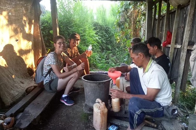 coconut wine and coffee safary tour - Stop 2 at Bresela, walking into rice fields for tuak