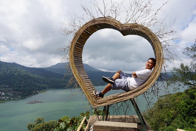 Complete your Bali Holiday with Bali Instagram Tour including Lunch - Ulun Danu Bratan Temple, the afternoon photo magnet