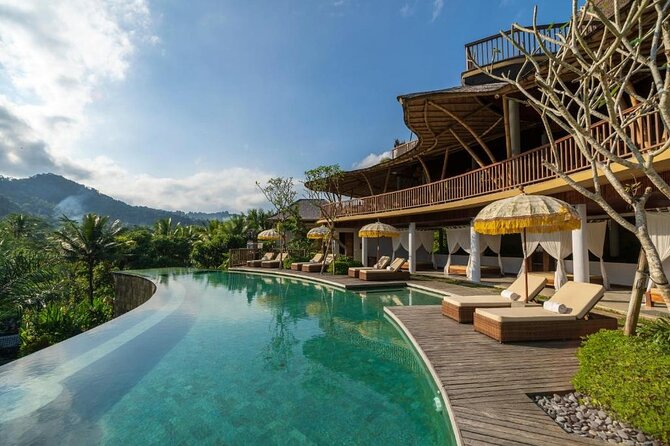 East Bali Tour: Gate of Heaven, Water Palace, Sleeping Gajah - Mt Agung viewpoint plus the dam-and-waterfall panorama stop