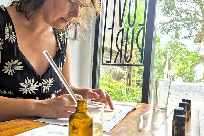 Essence Alchemy Workshop: create self-love blends in Ubud - Welcome drink and a quick sensory reset