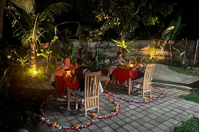 Evening Cooking Class with Romantic Dinner in Ubud - Cooking with the Lesung mortar and pestle, the real Balinese technique