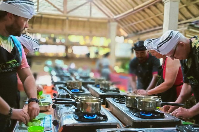 Exclusive Authentic Balinese Cooking Class at Family home - Key highlights