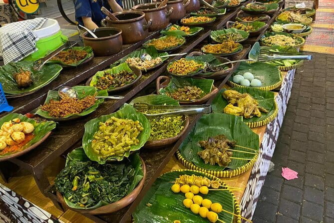 Experience Jakarta Street Food Scene with MRT Transportation - What this Jakarta street food tour really gives you