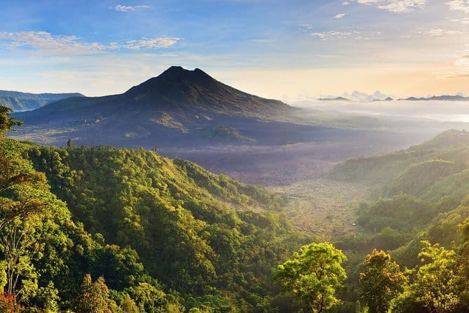 Exploring Bali in 3 Days: Discover Top Places in Bali - Day 2 around Bedugul: temples, waterfalls, markets, and Jatiluwih