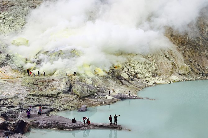 From Bali: 24-Hour Kawah Ijen Blue Flames, Dinner & Room - Small group and guide help, including names you might hear