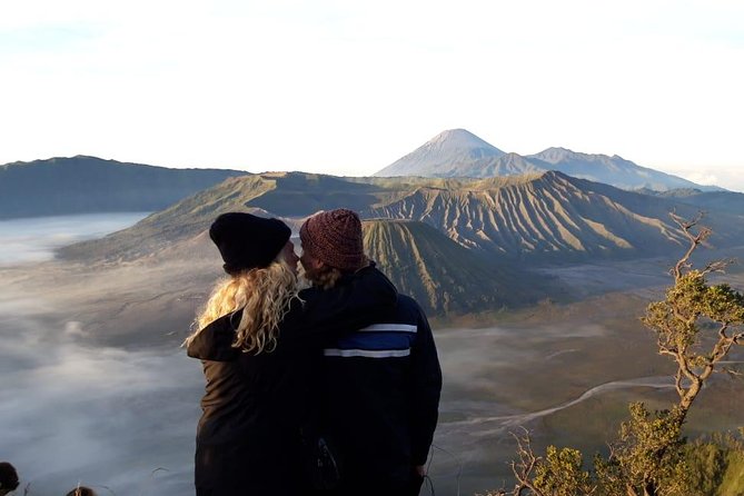From Surabaya / Malang : Mt Bromo Sunrise - Ijen Blue Fire 3D2N - Day 2: Penanjakan sunrise, coffee in the cold, and getting the timing right