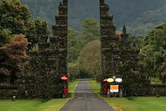 Full Day Bedugul and Tanah Lot Tour - Most Scenic Site - Stop 1: Wanagiri Hidden Hills for twin-lake views and photo spots