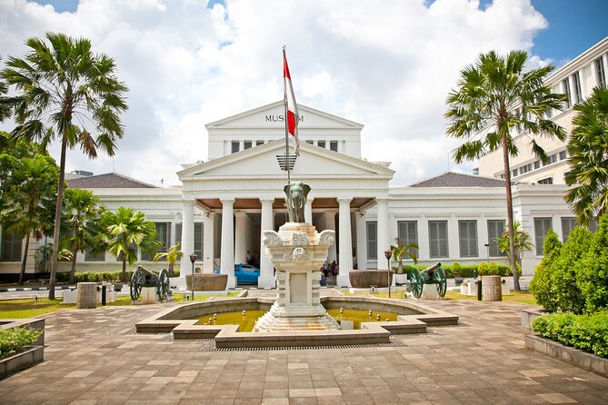 Full-Day Highlights of Jakarta Private Tour with Lunch - Lunch at a Local Restaurant: Where the Day Stops Feeling Like a List