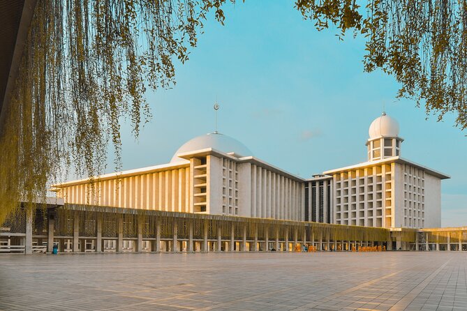 Full-Day Highlights of Jakarta Private Tour with Lunch - Istiqlal Mosque: A Giant That Shapes the City’s Daily Life