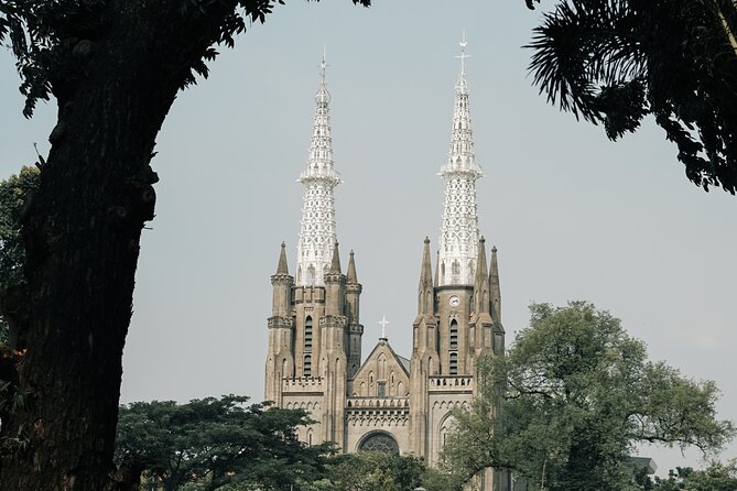 Full Day Private Jakarta Tour(Inc Lunch, Puppet show, & Souvenir) - Old Town Batavia: cobblestones, colonial-era architecture, and spice-trade echoes
