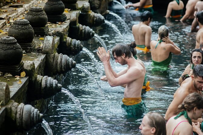 Full Day Private Tour from Tegenungan Waterfall to Tanah Lot - Dewi’s Gold & Silver: a souvenir stop where you can see the making