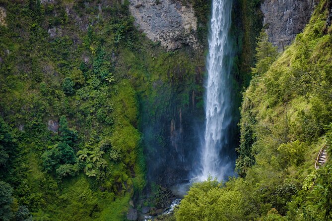 Full Day Private Tour in Lake Toba View and Karo Highlands From Medan City - Sipiso Piso Waterfall and the Lake Toba view angle