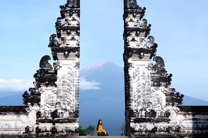 Full day Ubud and Tanah Lot tour - Tanah Lot Temple: the sea temple photo stop with real meaning