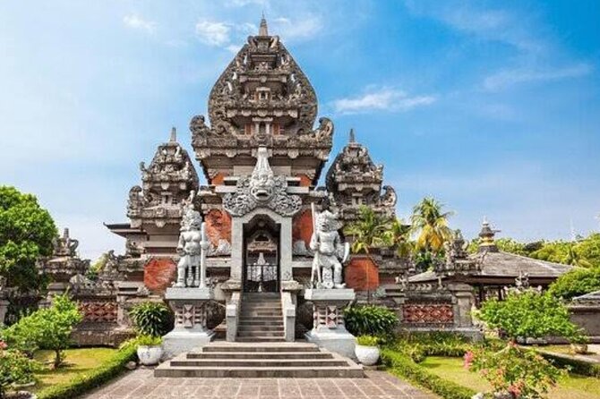 Half Day Jakarta Private Tour in two highlight place - MONAS, the 433-foot centerpiece of Jakarta