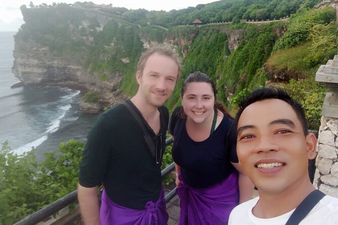 Half Day Uluwatu Temple And Kecak Dance Private Guided Tour - Seating, photos, and how to avoid feeling trapped