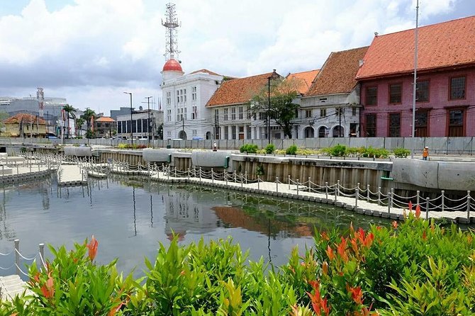 Halfday Excursion Old city Batavia with Lunch and Souvenir - Glodok Chinatown market: colors, food smells, and everyday history