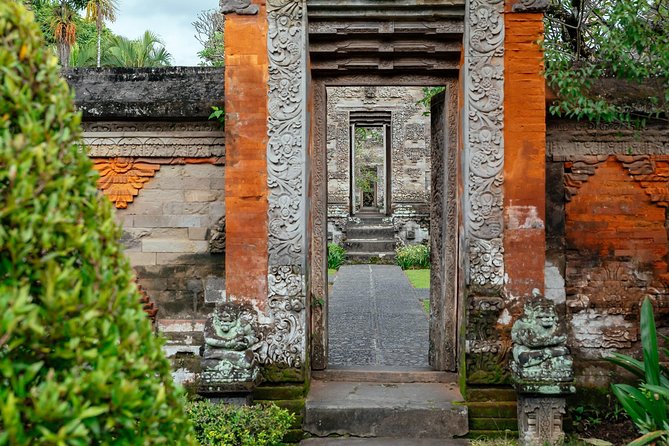 Highlights & Hidden Gems of Bali: Private City Tour - Stop 1: Pura Jagatnatha, a lesson in Bali’s mixed faith