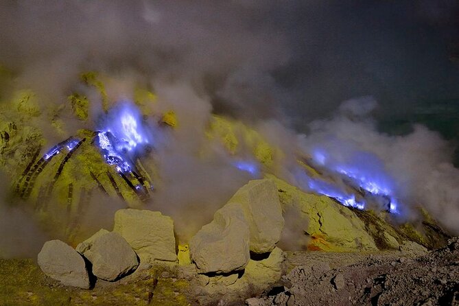 Ijen Blue Fire Trekking - Gear That Actually Helps: Gas Mask, Headlight, and Goggles