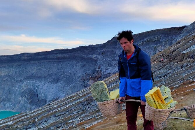 Ijen Blue Fire Trekking - Stop at Ijen Crater: Smoke, Miners, and the Blue Fire Moment
