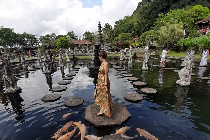 Instagram Tour Popular Spot in Bali - Private & All-inclusive - Sunset Jimbaran, then night market and the Legian Street scene