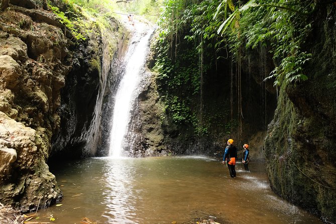 Intermediate canyoning tour in Bali " Maboya Canyon " - Training before the adrenaline: lanyard, abseil, and hand signals