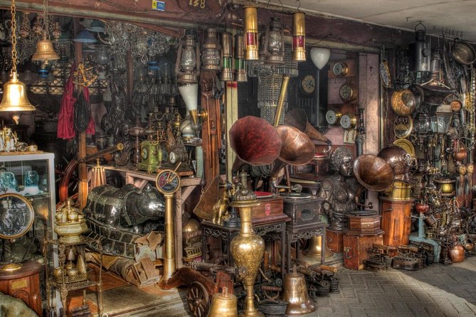 Jakarta City Tour: Shopping & Culinary Experience - Jalan Surabaya Flea Market: Antiques, Trinkets, and Replica Hunting
