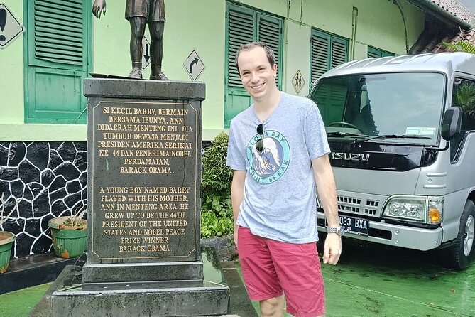 Jakarta Half-Day Sightseeing Tour To Modern City and Old Town - Stop 4: Selamat Datang Monument, a classic Jakarta welcome