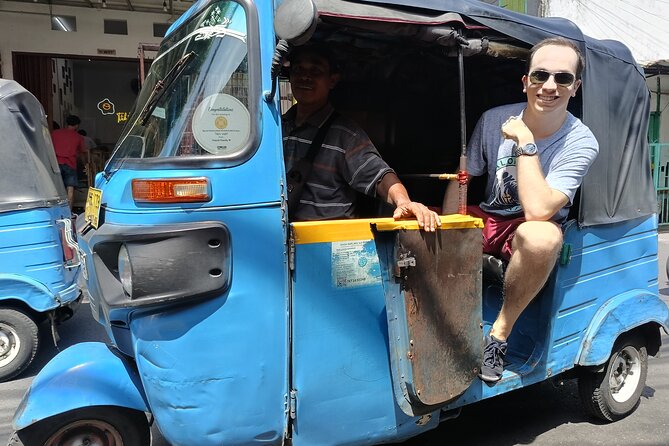 Jakarta Half-Day Sightseeing Tour To Modern City and Old Town - Stop 5: Glodok Chinatown, market energy and old pagoda vibes