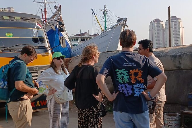 Jakarta Half Day Visit The Monument with Highlight City Tour - Sunda Kelapa Harbour and Kota Intan Bridge: closing with the trading past