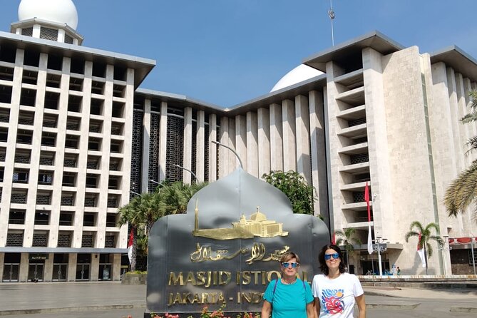 Jakarta Half Day Visit The Monument with Highlight City Tour - Private upgrade or shared group: how to choose