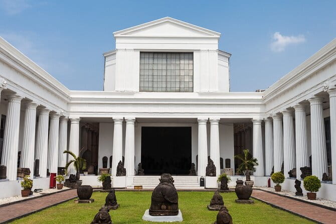 Jakarta Highlight Places with Multilingual Guide - Why a Door-to-Door Jakarta Tour Beats the Gridlock