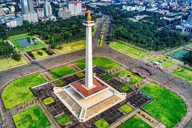 Jakarta Highlight Places with Multilingual Guide - Istiqlal Mosque and Jakarta Cathedral: Two Houses of Faith in One Day