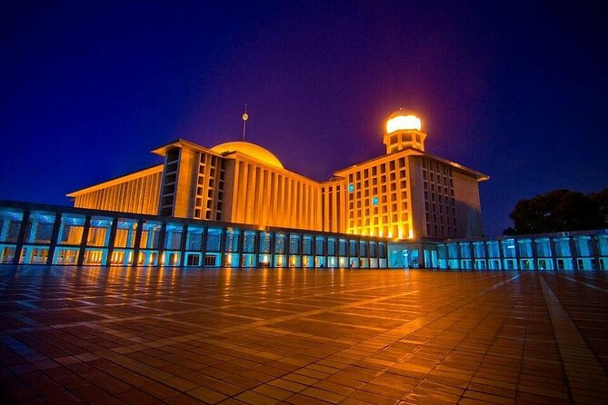 Jakarta Night Tour : Enjoyable Night time in Jakarta (Hotel Pick-up) - Stop 1: Monas (National Monument) lit up with the flame on top