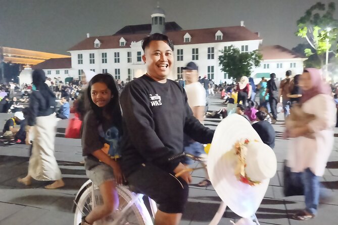 Jakarta Night Tour with Dinner at Café or Food street - Café Batavia versus Old Town street food: how to choose your dinner style