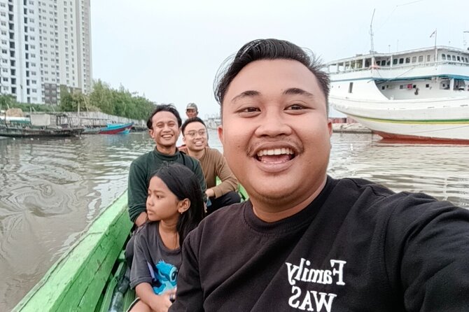 Jakarta Night Tour with Dinner at Café or Food street - West Irian Liberation Monument, Lapangan Banteng, and big-sight religious landmarks
