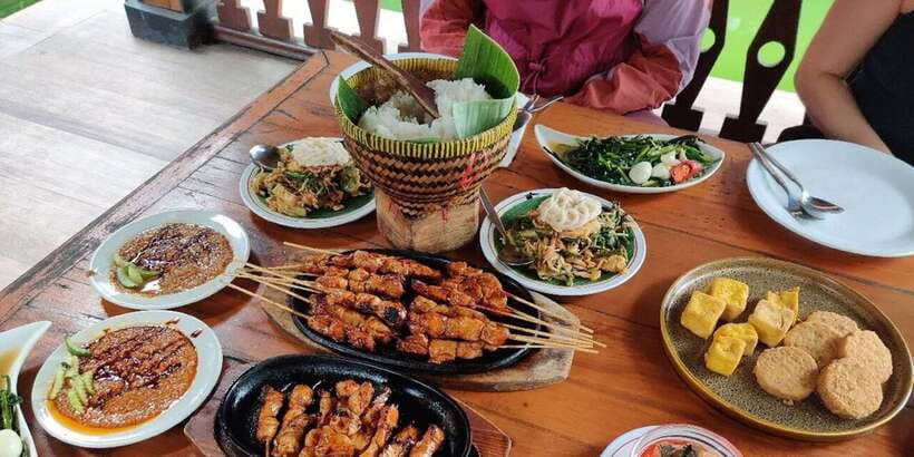 Jakarta: Volcano, Tea/Rice Fields, Hot Spring, Local Food - Fruit paradise tasting, and how to make it fun