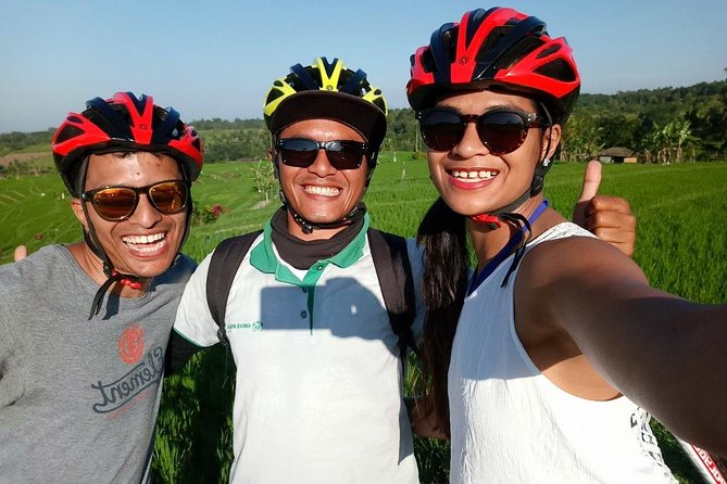 Jatiluwih full day e-bike cycling with lunch & trekking program - Green Cafe lunch in the rice fields: traditional nasi camour