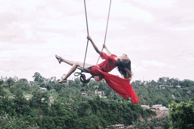Jungle Swing - Volcano - Water Temple - Monkey Forest and Waterfall Tour - Tirta Empul Temple: holy springs and a living ritual
