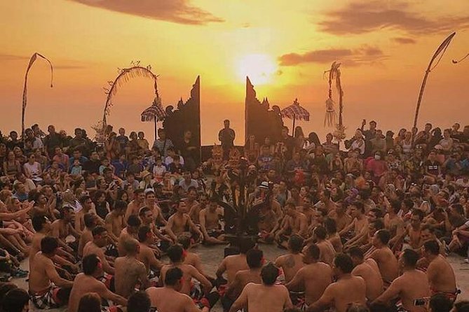 Kecak fire dance and uluwatu temple tour - free wifi - Uluwatu Temple With Cliff Views and Monkeys Around