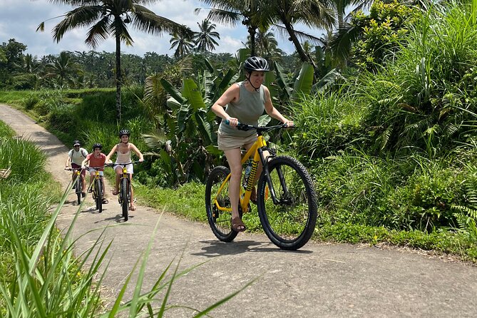 Kintamani Down Hill Cycling - Lunch with a view: the payoff after the ride