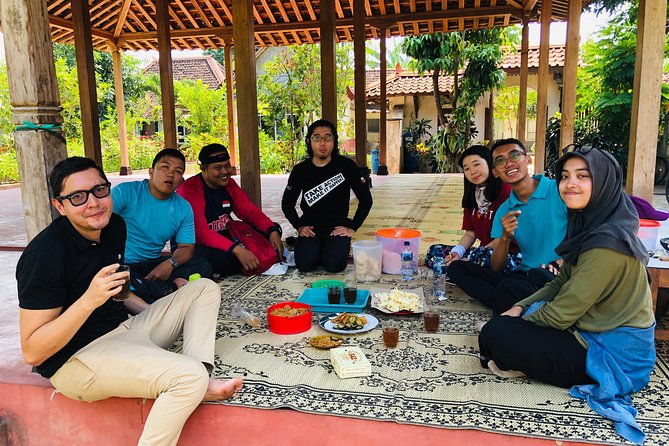Kotagede Royal Route - Cycling Tour - Market Stops: Snacks, Food Drinks, and Learning How People Eat