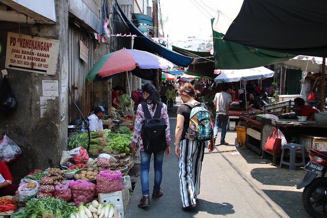 Look at Jakarta Local Experience Tour With Boating - Sunda Kelapa Harbour: the traditional boat ride and what you will actually see