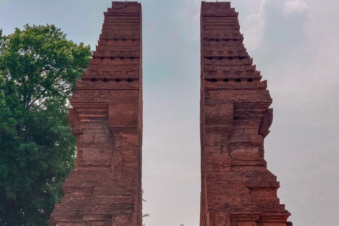 Majapahit Heritage Archaelogy tour via surabaya - Stop 3, Candi Bajangratu: A Small Temple With Big Character