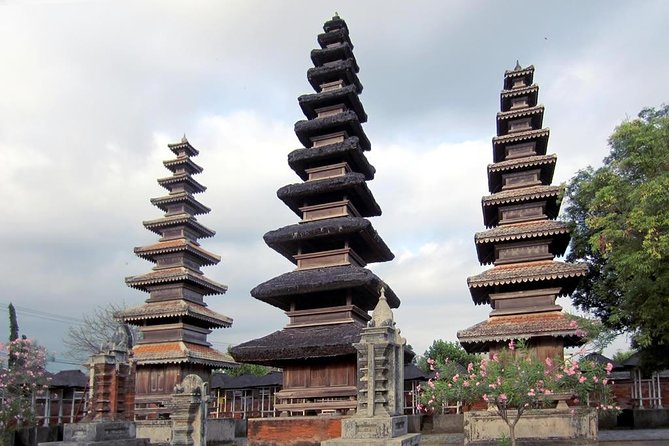 Mataram Lombok Historical City tour - Mayura Water Palace and Pura Meru: royal gardens, then sacred meaning