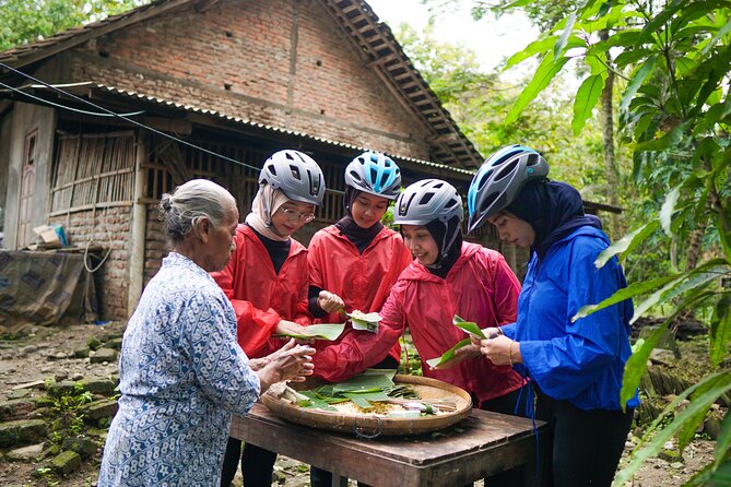 Menoreh Village Cycling - Stop 2 in Nanggulan: 11 to 17 km, frequent pauses, and real village connections