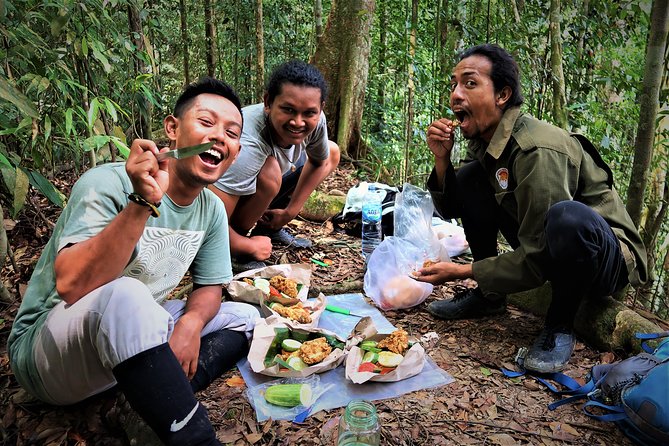 Monkey Business 2 days - 1 night Jungle Trekking (including rafting) - Guides That Make Wildlife Watching Work